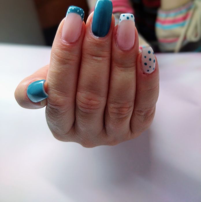 Paznokcie/manicure  hybrydowy i żelowy/ Ząbki