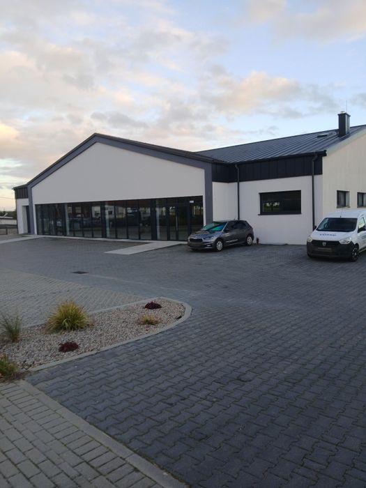 Wynajmę lokale handlowo-usługowe 50m², 150m².