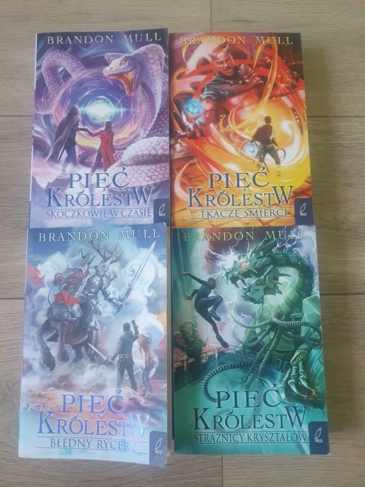 Ksiażka pięć królestw tom.2,3,4,5.