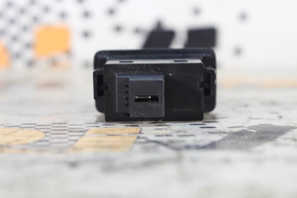 Botão / interruptor electromecânico / relé AUDI A6 (4G2, 4GC, C7)