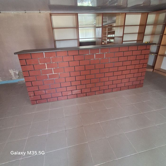 Меблі в магазин в хорошому стані