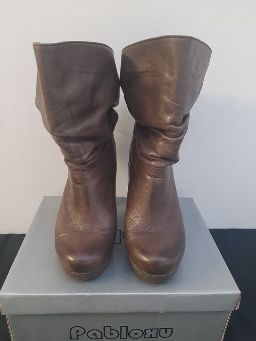 Botins em pele castanho