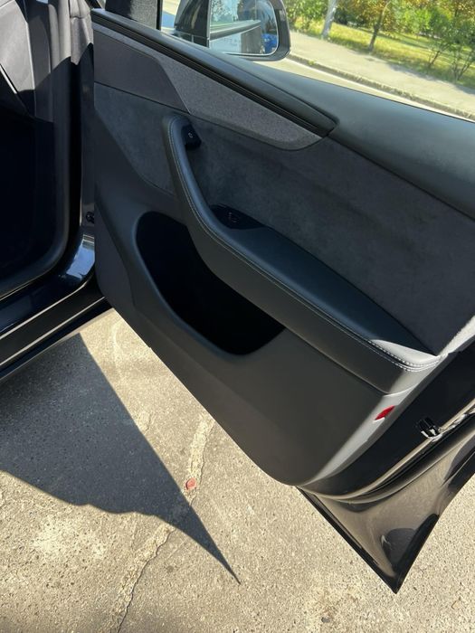 Продам Tesla model Y.