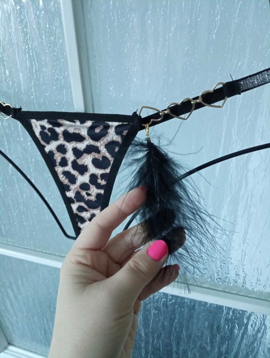 Frywolne panterkowe stringi,XL