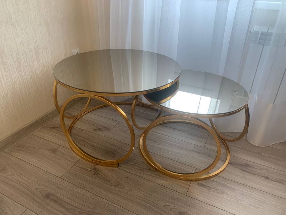 Столики з дзеркальним ефектом для вітальні