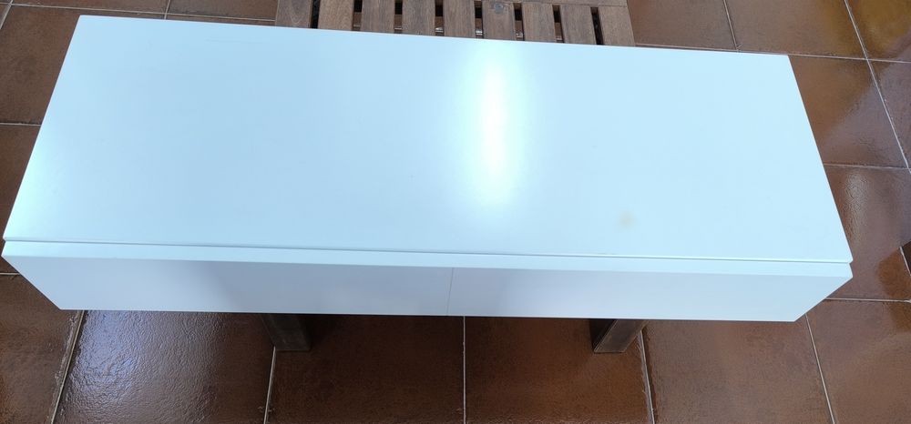 Prateleira/móvel suspenso com gaveta