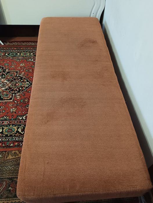 Кровать односпальная. Диван.