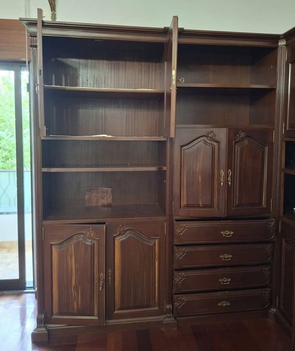 Movel de sala, em madeira mogno