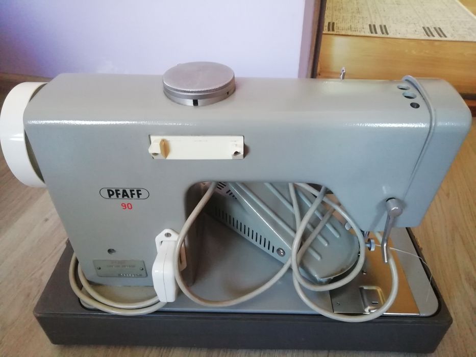 Продам швейну машинку Pfaff 90