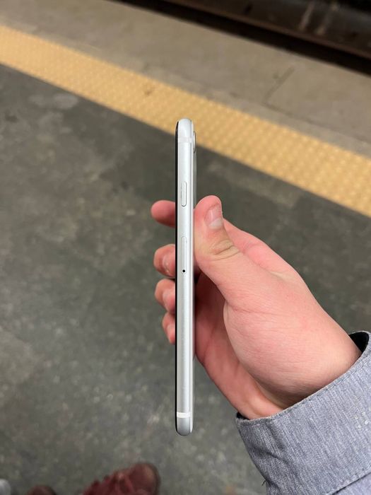 ТОРГ! Iphone se 2020 128gb