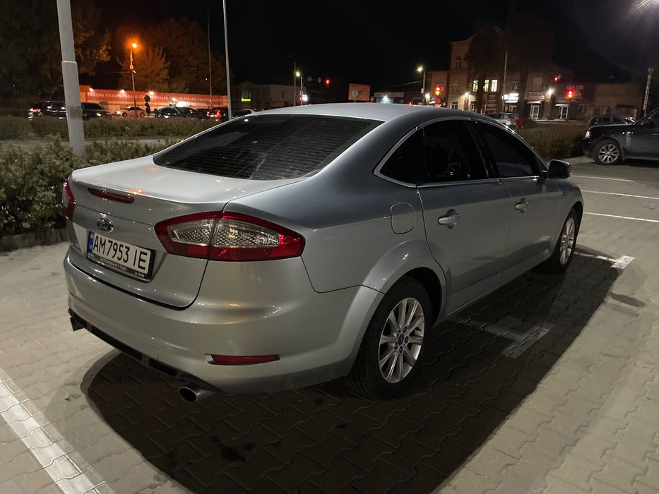 Автомобіль Ford Mondeo