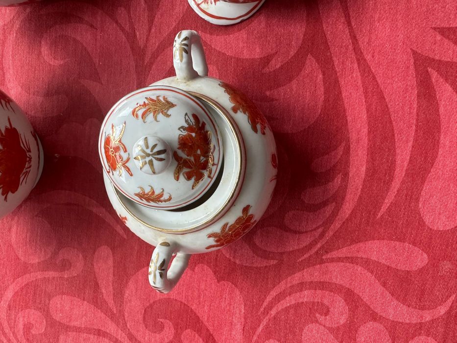 Bule de cha, leiteira e açucareiro, 24 copos de ovos e 24 colheres