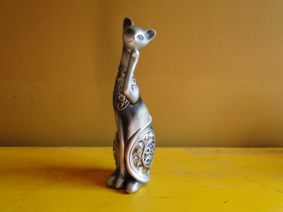 Zabytkowe figurki kolekcjonerskie