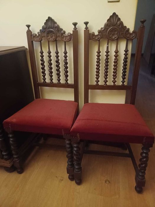 Conjunto de Cadeiras de Madeira