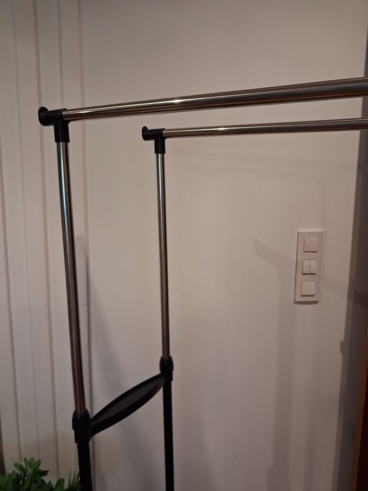 Charriot Ikea cromado e preto