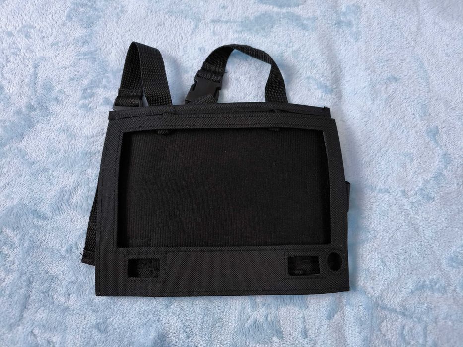 Чехол для планшета на спинку кресла автомобиля