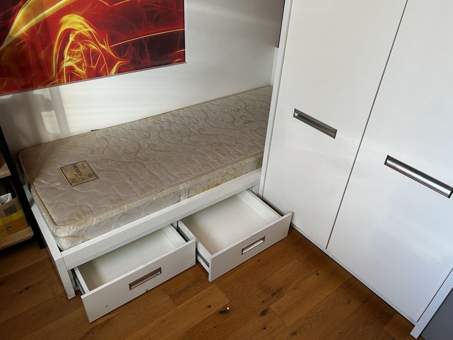 Двухьярусная кровать