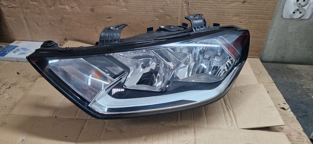 Lampa przód przednia lewa audi a1 II 82a