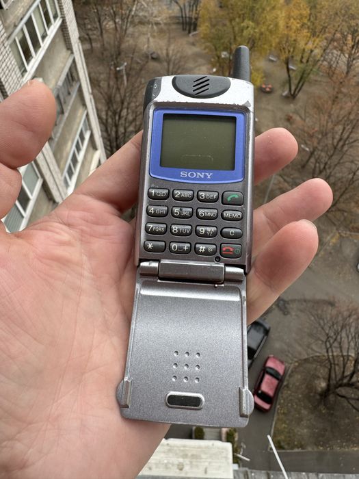 Телефон Sony CMD-Z5