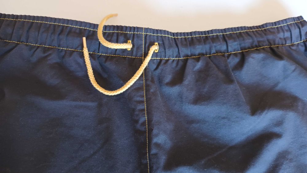 Calções em preto da Tribord