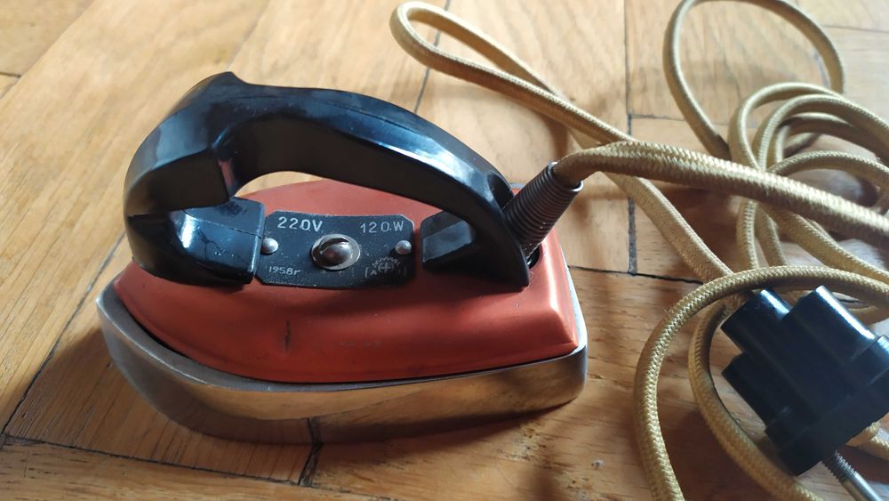 Żelazko podróżne, turystyczne typ P-120 - 1958 rok - prl vintage