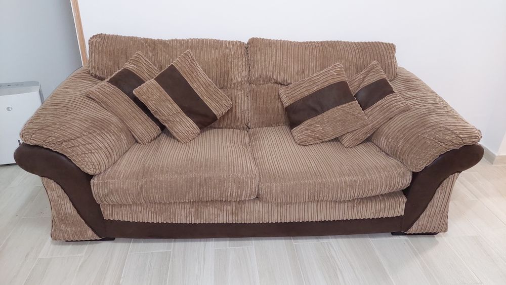 Vendo sofá DFS 3 lugares / 3 seater sofa São Brás de Alportel • OLX
