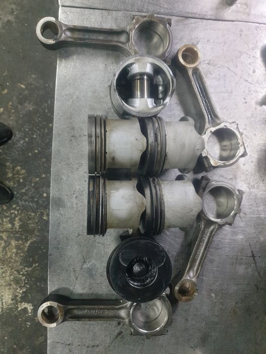 Поршень Шатун 2.5dci YD25 Nissan Navara D22 Pathfinder  King Cab NP300