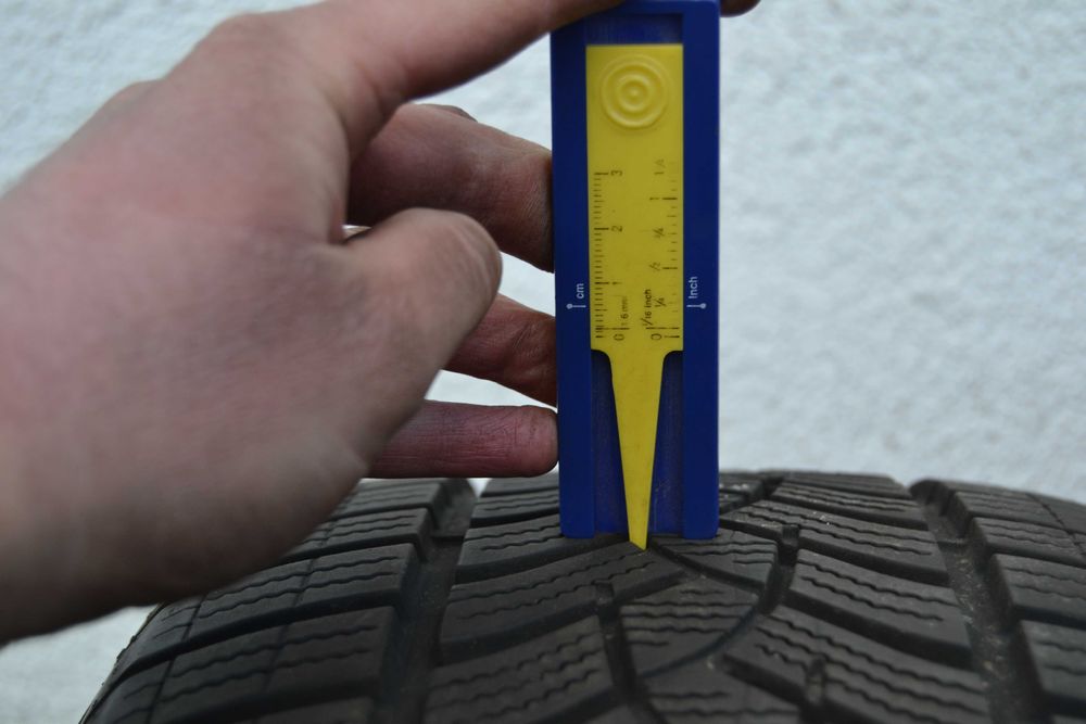 2x zima 225/55r17 Goodyear Ultragrip 2023rok 225/55-17 Performance