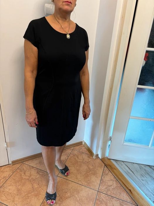 Marc cain mała czarna elegancka sukienka bandazowa tuba wyszczuplająca