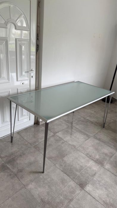 Secretária de vidro