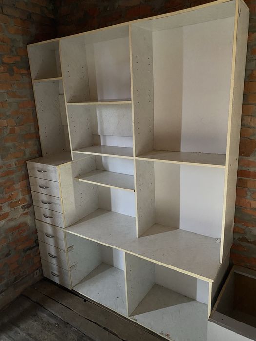 Меблі Радіатори Вікна Решітки