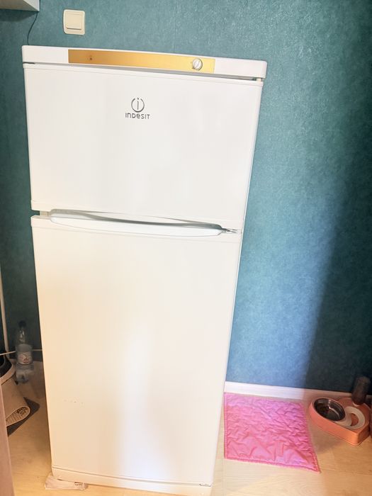 Холодильник Indesit