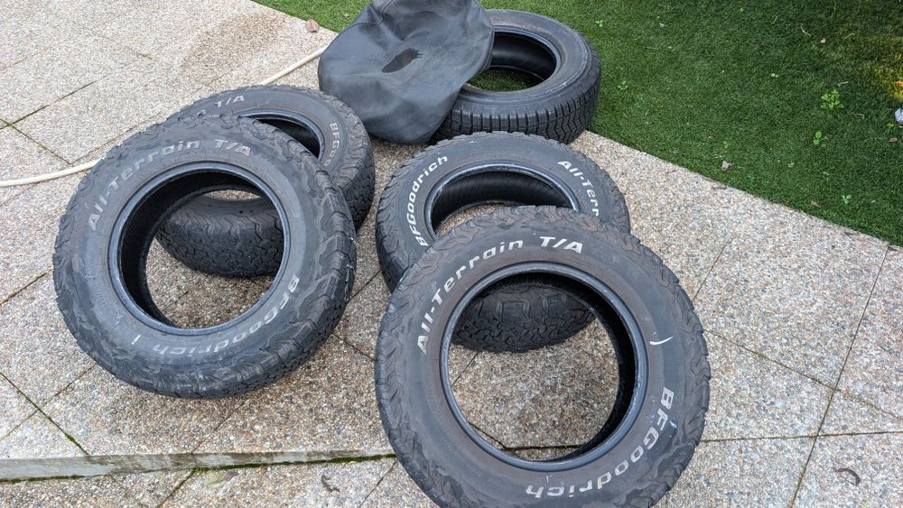 Pneus Bf Goodrich All Terrain 235/70 /16 Quatro unidades