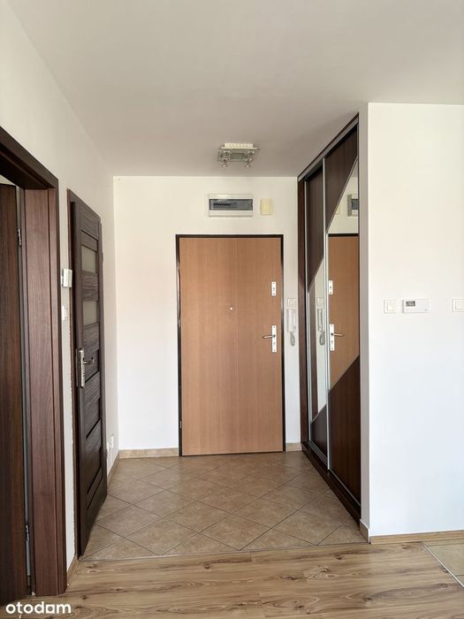 Mieszkanie dwupokojowe z balkonem i miejscem w hali. Super lokalizacja