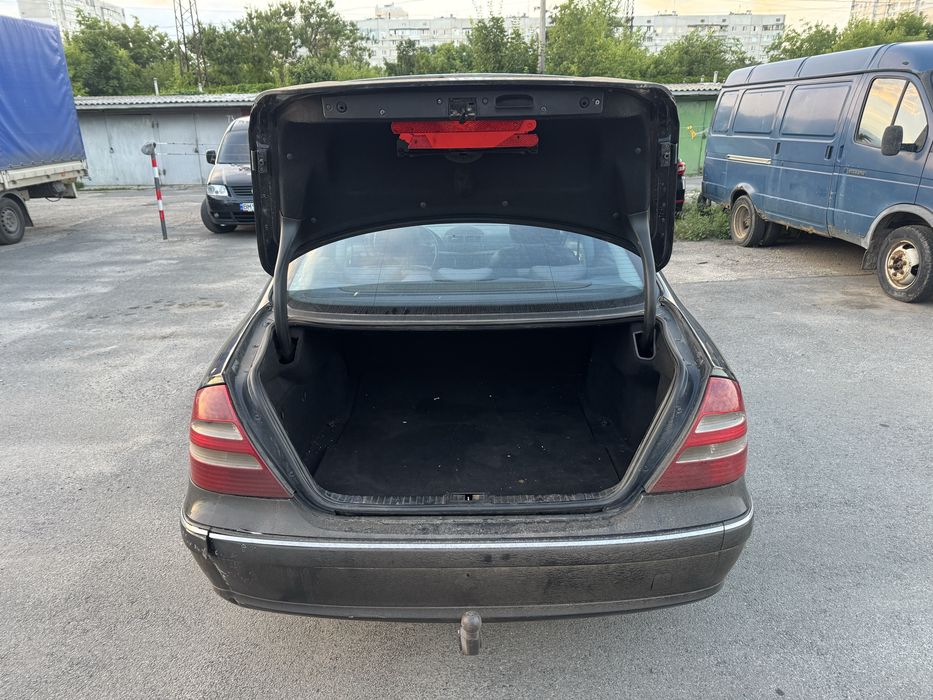 Mercedes e class w211