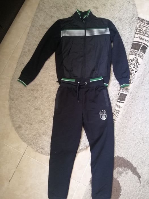 Спортивный костюм на мальчика,новый, рост 134см.