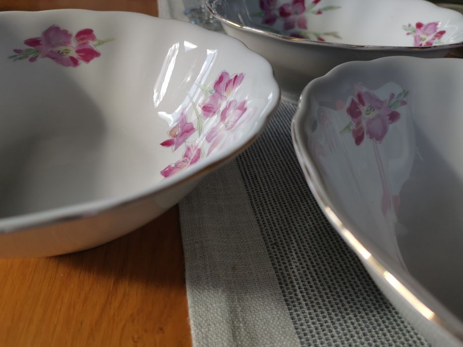 3 miski porcelanowe śr. 23 cm