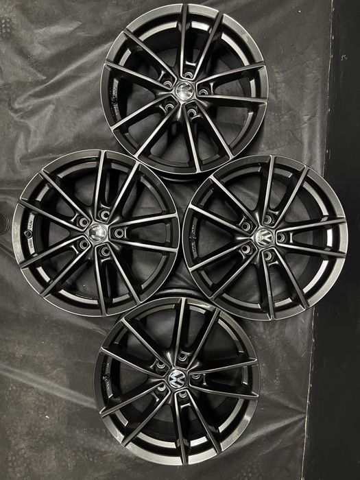 Диски R17 5x112 Et40 7J. Volkswagen Tiguan Passat B8 B7 B6 Jetta Golf Touran Caddy CC Audi Q3 Q2 Skoda Kodiaq Karoq Octavia A8 A7 A5 Superb