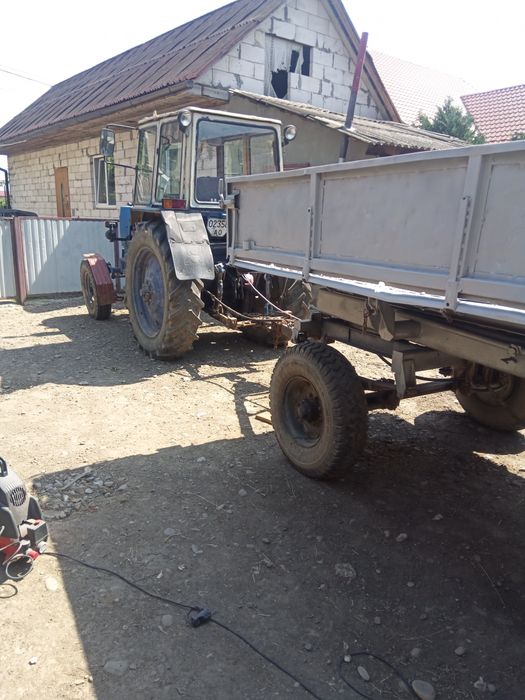 Продається трактор ЮМЗ 6  ,ціна самого трактора .4 т можливий обмін на