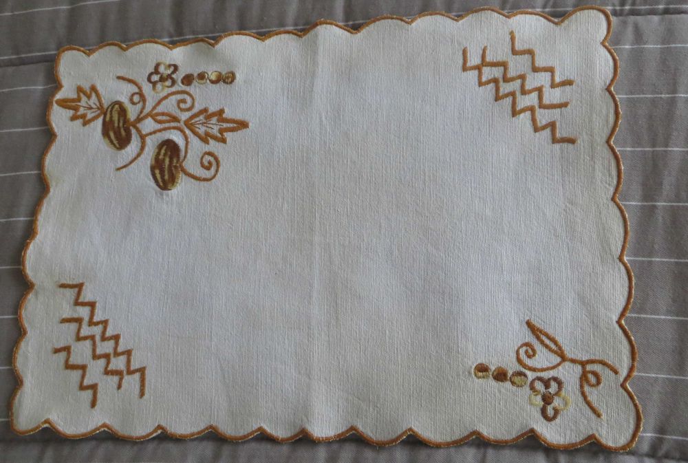 Antiguidades Napron Linho tecido à mão orlado e bordado - 35 X 25 cm