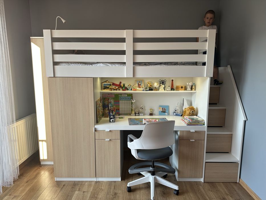 Biurko z łóżkiem na antresoli