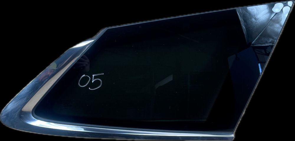 O5 BUICK ENCLAVE II 2017 - SZYBA KAROSERYJNA TYŁ PRAWA PRZYCIEMNIANA