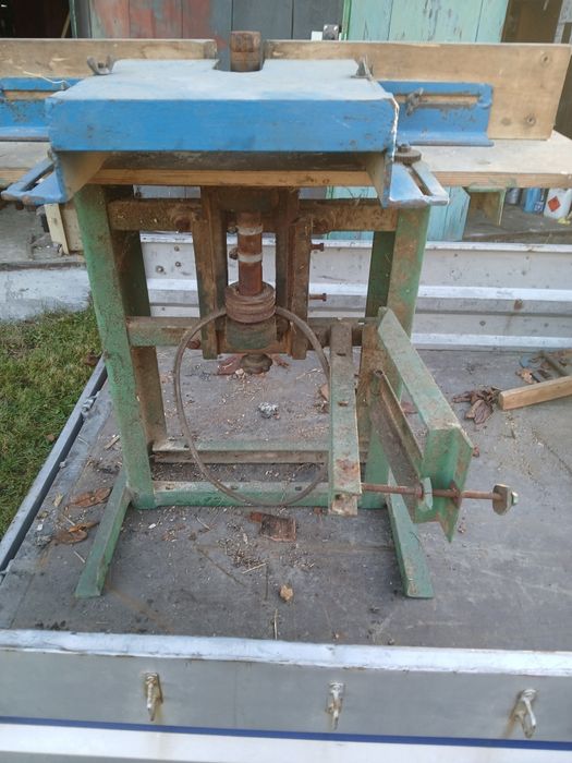 Sprzedam konstrukcje metalową do dokończenia frezarka