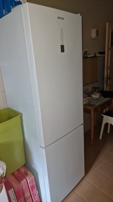 Frigorífico combinado em muito bom estado
