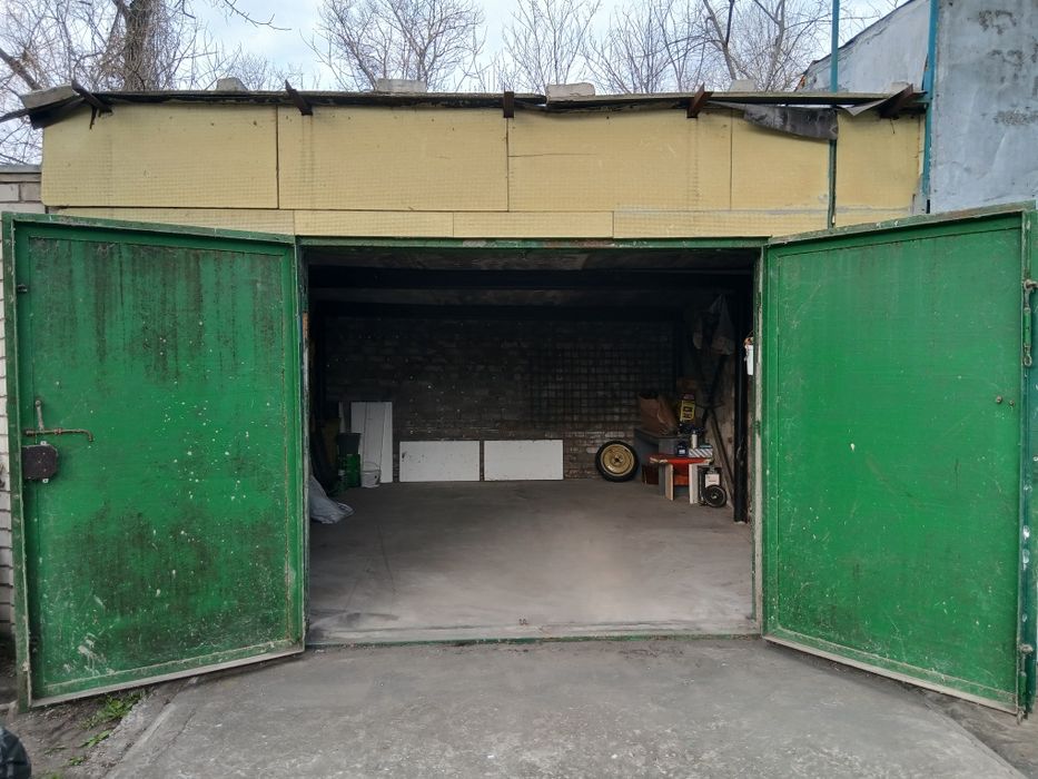 Продам бокс на причалі в гарному стані