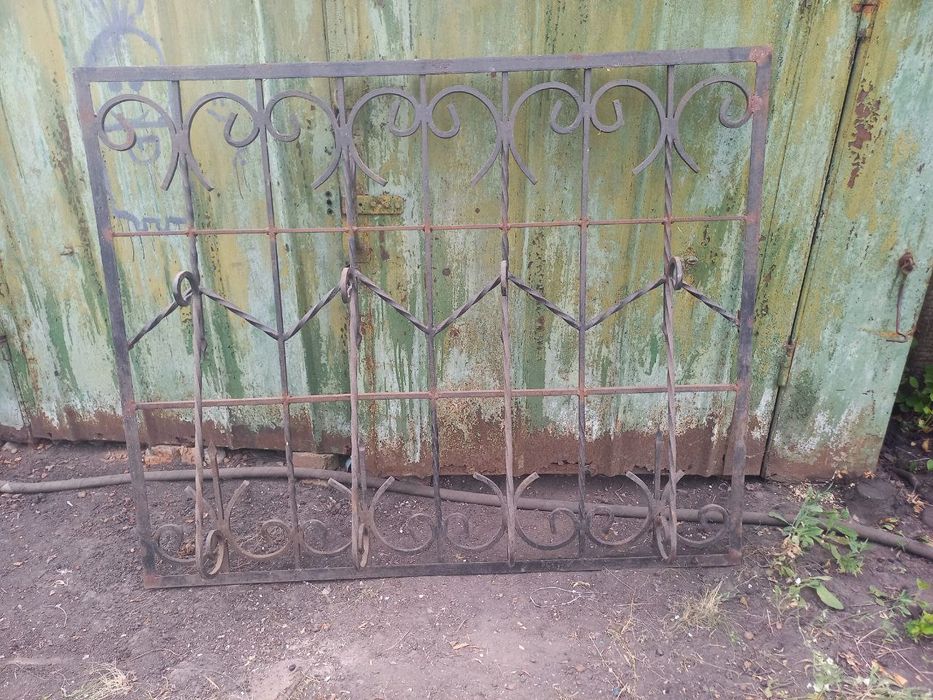 Продам металеві грати на вікна