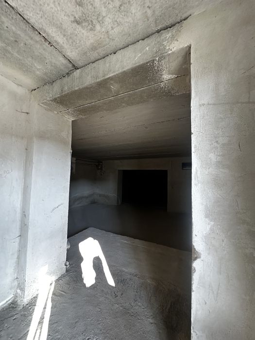 Продаж комерція 171 м² і 140 м² на Зазі
