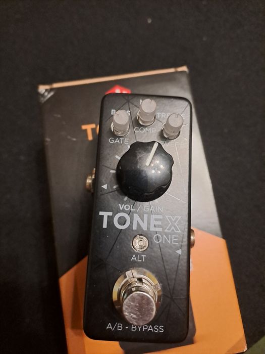 Tonex One efekt gitarowy/basowy