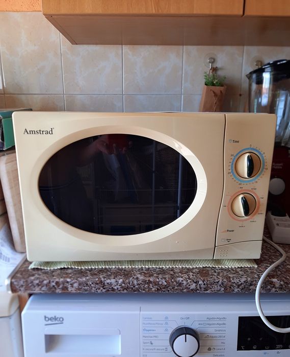 Microondas "Amstrad" - Bom Estado