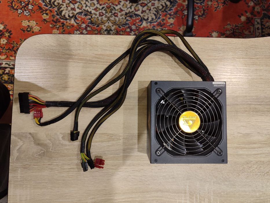 Продам блок питания CHIEFTEC